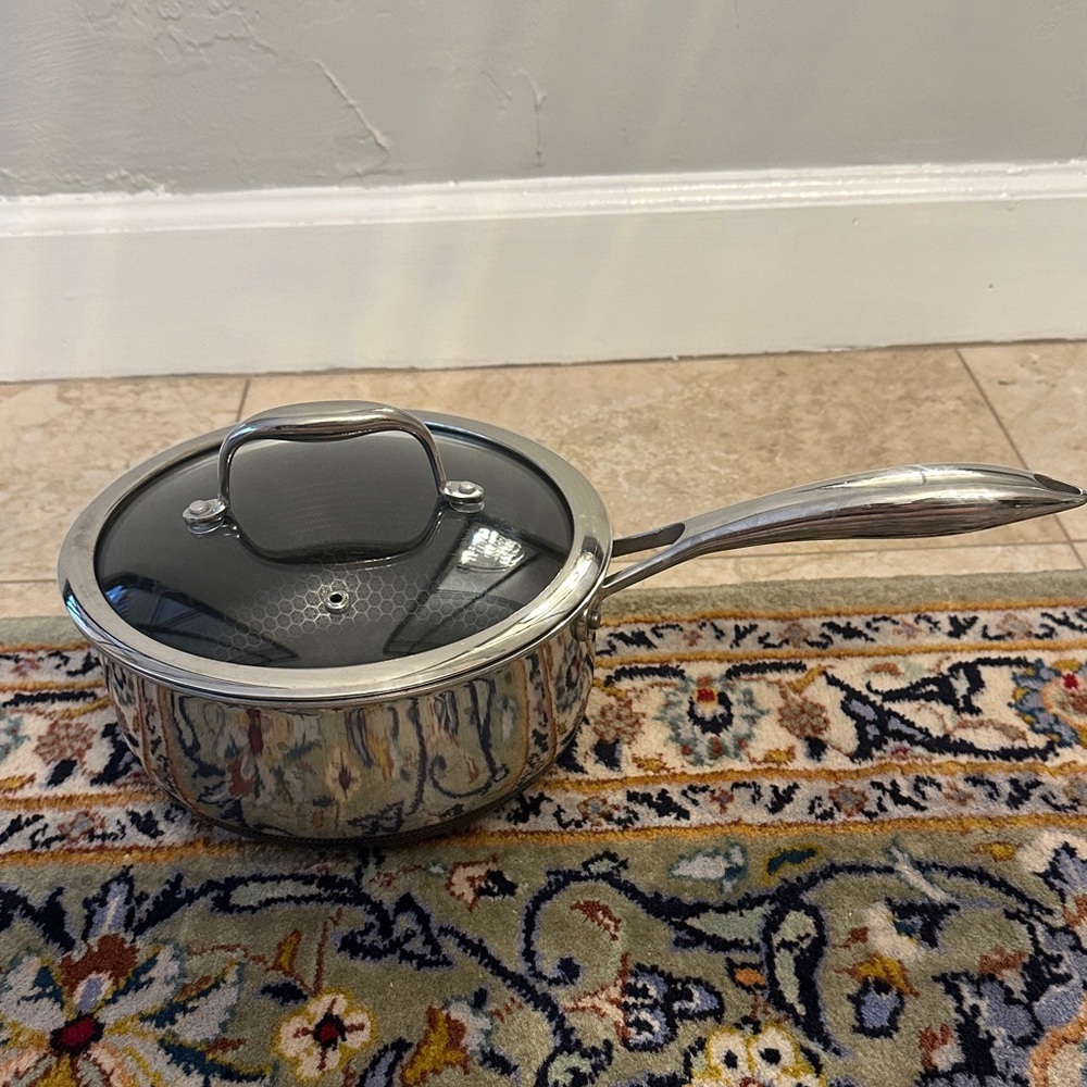 Hexclad 3qt Saucepan with Lid